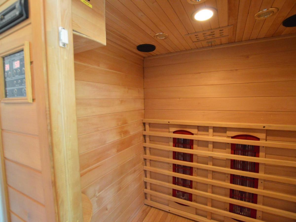 Detached Holiday Home With Sauna Large Garden Stramproy Экстерьер фото