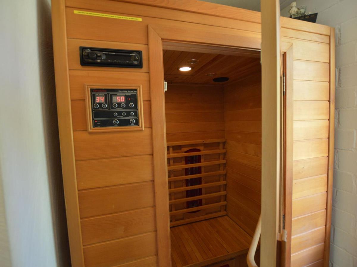 Detached Holiday Home With Sauna Large Garden Stramproy Экстерьер фото